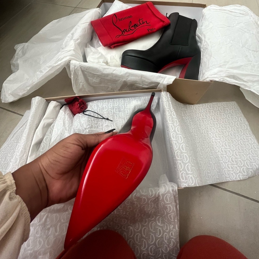 Classic Christian Louboutin Red Bottom Pumps - Size 10 - Never Worn!